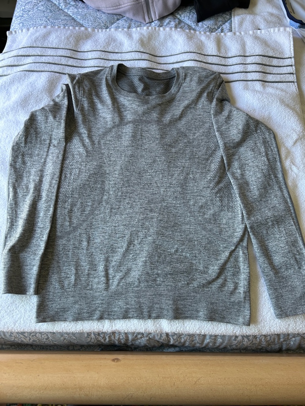 Lululemon Light Gray Crewneck Long Sleeve Sweater